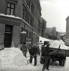 Snørydding i gatene,.januar 1958.
