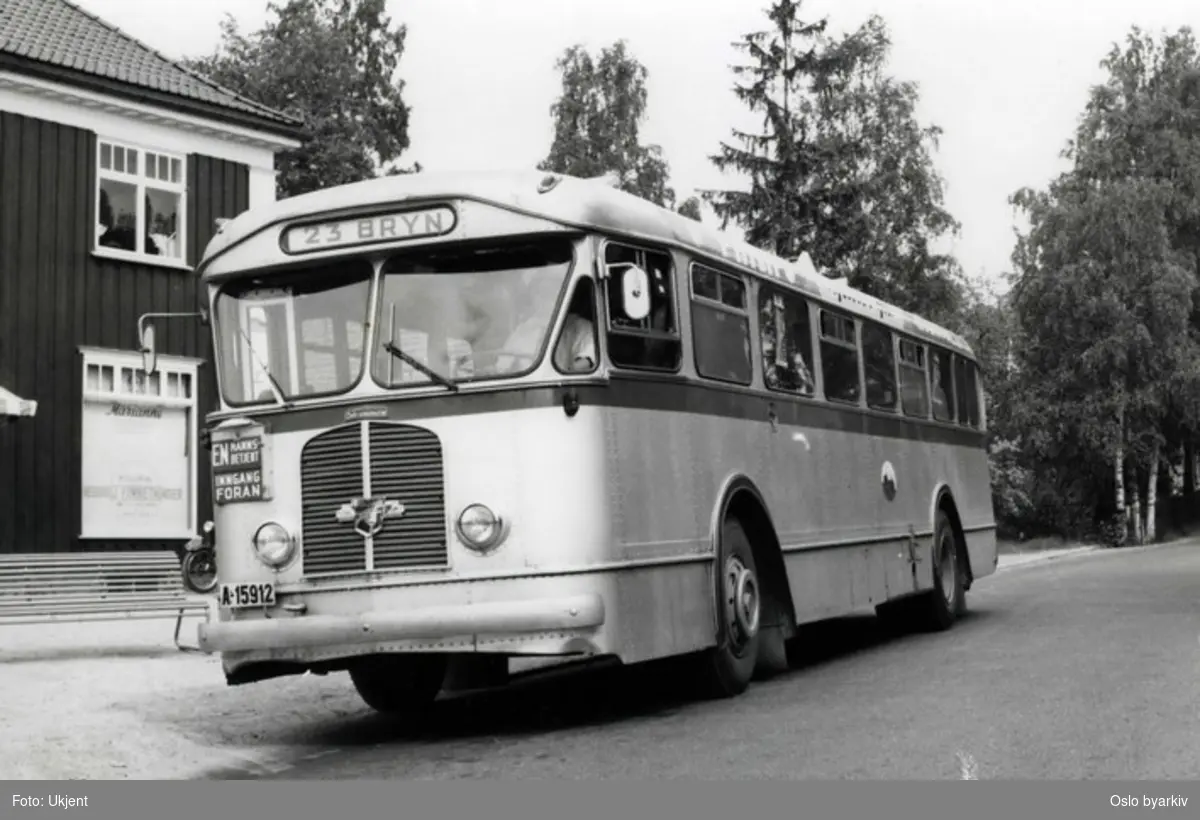Oslo Sporveier, En 1956 Leyland Worldmaster Linje 23 til Bryn. Her fotografert ved Heggeli.