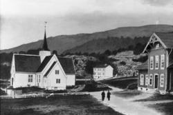 Molde kirke, Den elste kirken. Den ble invidd av biskop Bred