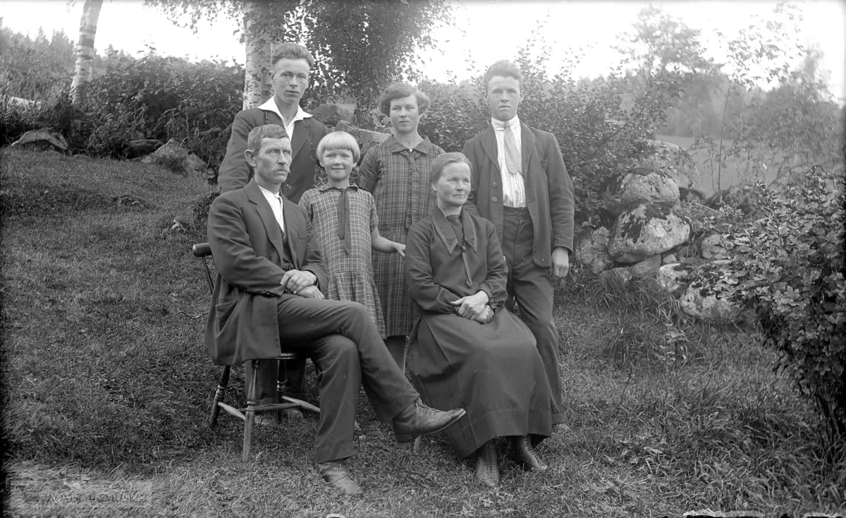 Folketelling 1920 er familien bosatt Groven, Nordheim gnr 66, bnr 10.