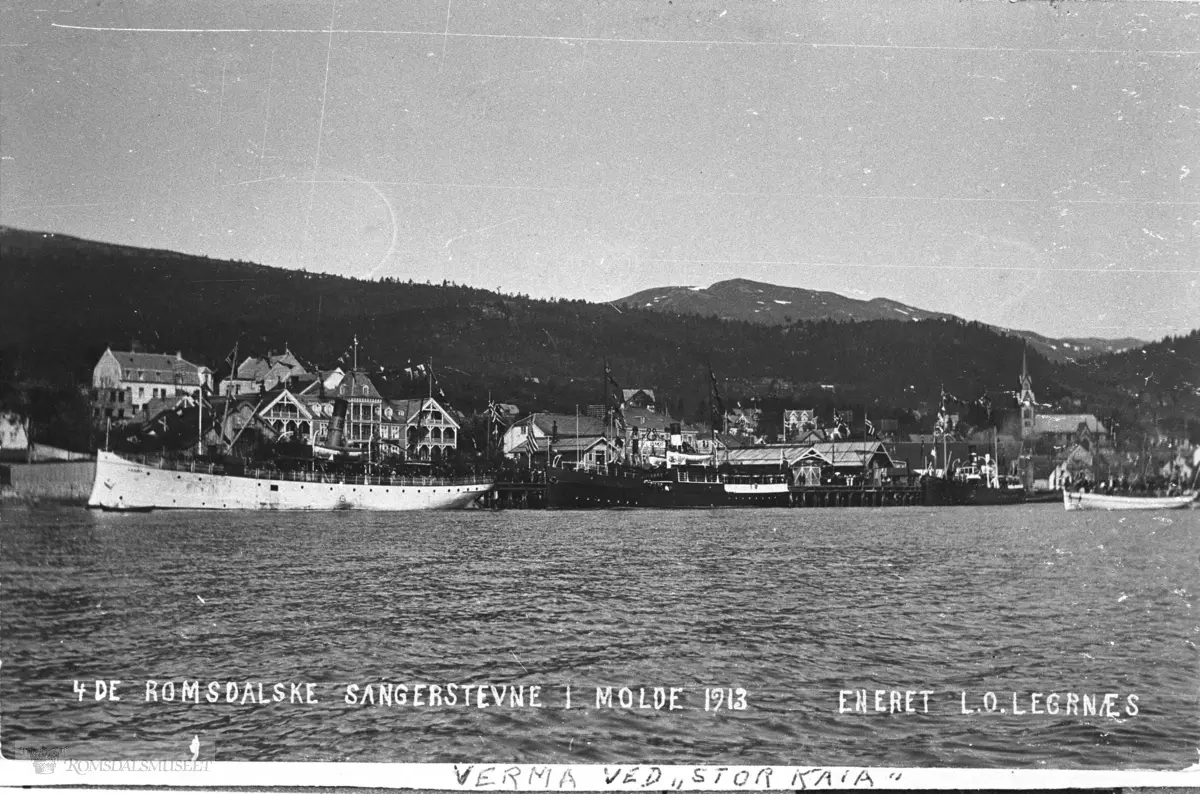 Hotell Alexandra. 4de Romsdalske sangerstevne i Molde 1913. "Verma" ved storkaia..Molde kirke ses til høyre.
