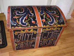 "Guri Erlandsdatter Vig 1838".Liten kiste laget på Lesja, tr