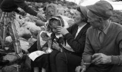 Sankthans, Jonsok. .(Film merket "1959. Jonsok, ?, Molde, Va