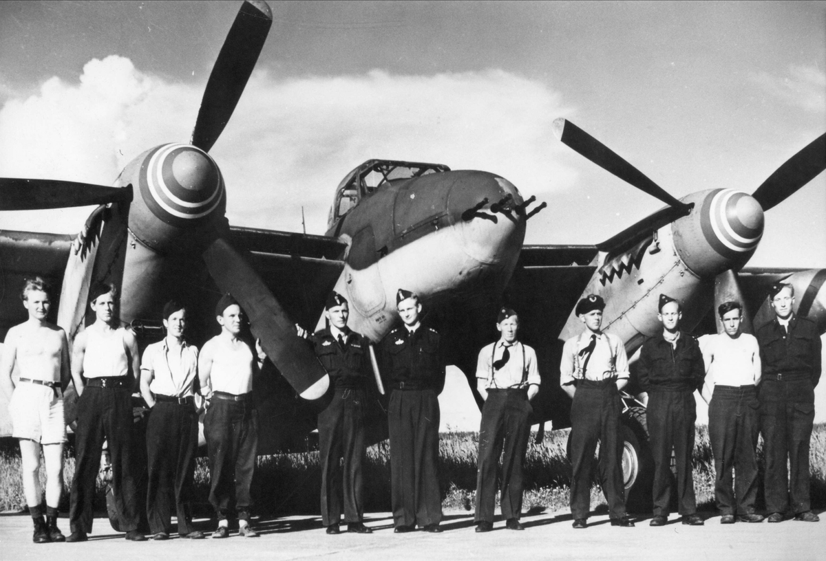 Mannskap fra 333 skvadronen B Flight (Mosquito) hjemme på Gardermoen ...