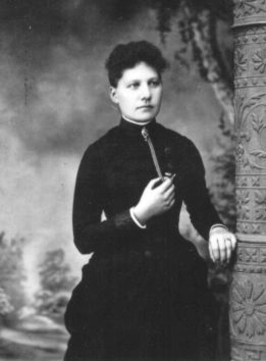 Portrett, Emma Rønningen, Helgøya. Reiste til Amerika i 1882.