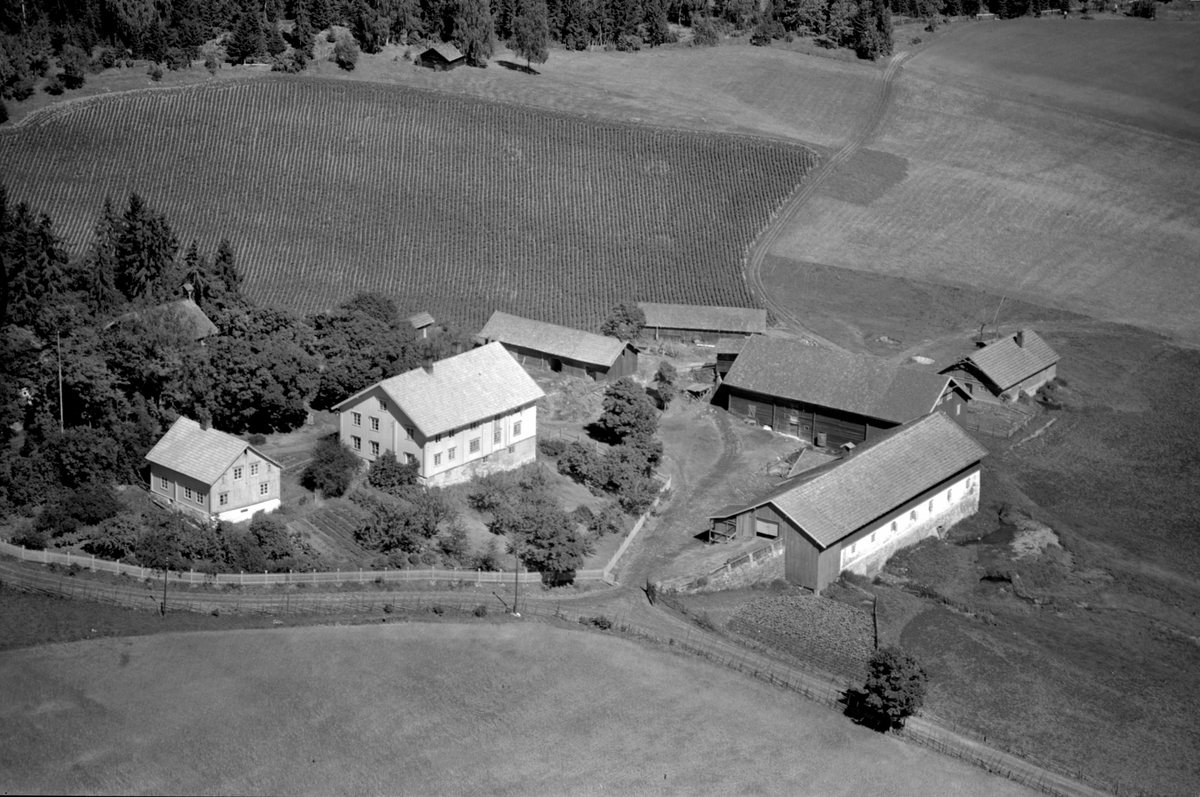 Flyfoto av Kolstad østre, Veldre, Ringsaker.