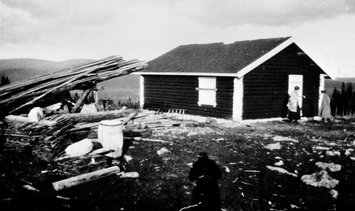 Størhus eller hytte på Stenstilen seter der Eik, Helgøya setret siden 1800-tallet.