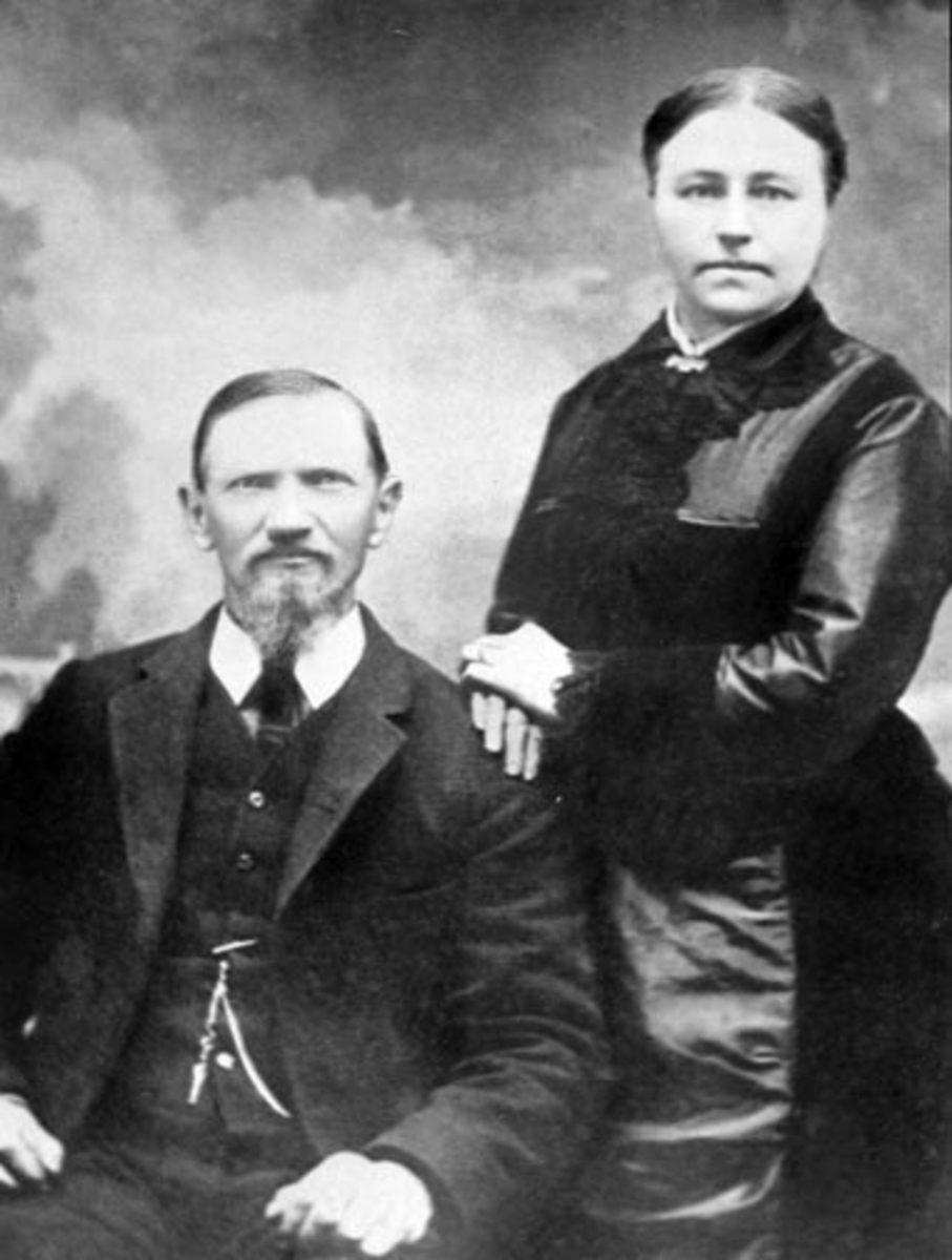 Ekteparet Even Evensen Mengshoel (1844-1930) og Mina Evensdatter Skinstad f.1845. Skinstad, Nes, Hedmark.