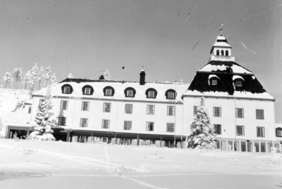 Høsbjør Turisthotell i 1920, vinter.