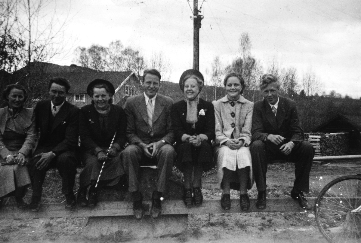 F. v. Hjørdis Berg g. Rustand, Sigurd Jovall, Arnhild Rypdal, Gunnar Jovall, Bjørg Rypdal, Anna Hovde og Ole Nyhus.