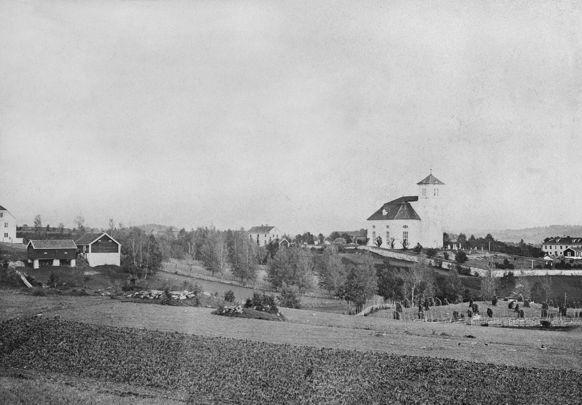 VANG KIRKE, VANG PRESTEGÅRD, FRA ENERHAUGEN, RIDABU. Fotografi fra før kirkens restaurering i 1877.