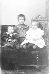 GRUPPE: 3 BARN, ANDREAS HÅRSTAD FØDT: 1891, KRISTINE HÅRSTAD