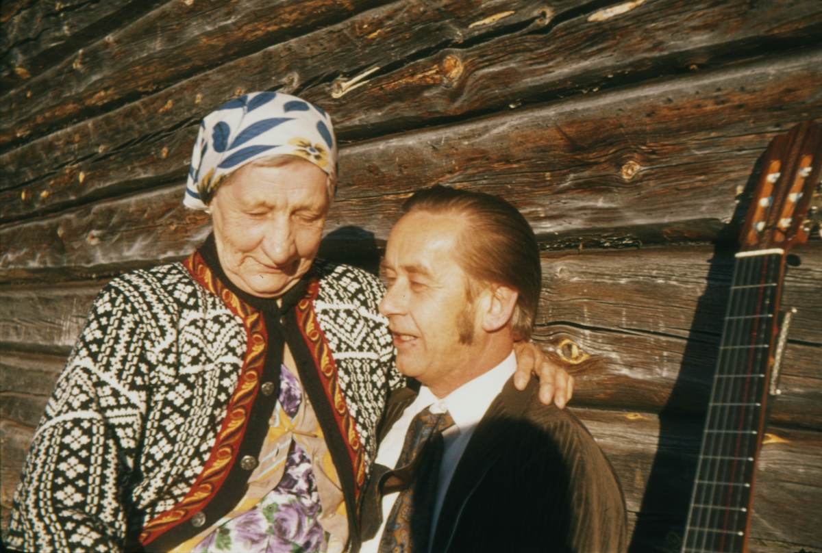 Vidar Sandbeck og Anna Widén(Anna i Ødemarka) på Haugsetvollen