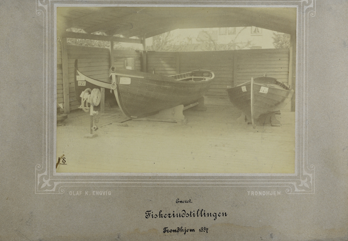 9 fotografier fra Fiskeriutstillingen i Trondhjem 1887.