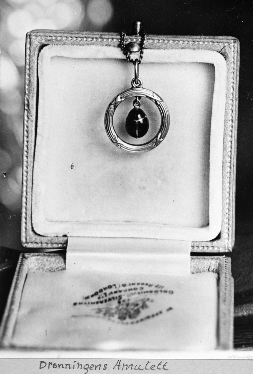 Dronning Mauds amulett som ble gitt til skøyteløper Oscar Mathisen, smykke, anheng, 