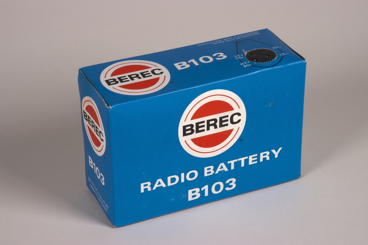 Radiobatteri som består av to batterier, et på 90V og et på 1.5V.