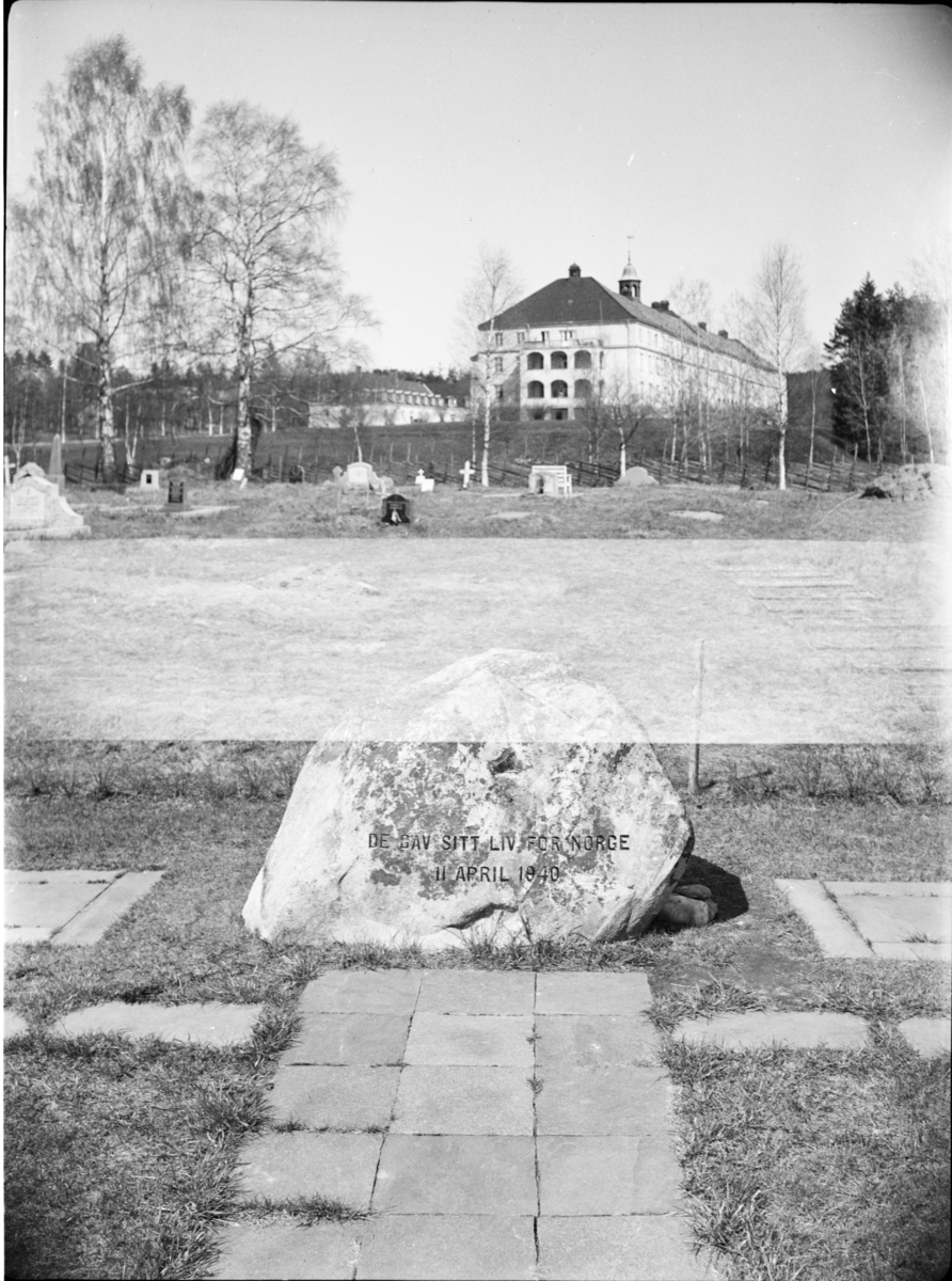 Minnestein over falne 11. april 1940, Elverum kirkegård