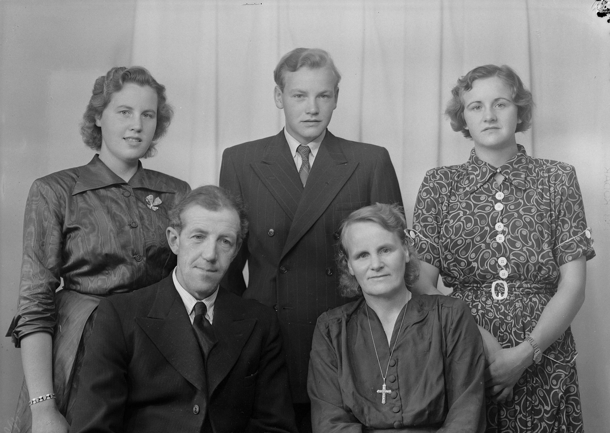 Anders M. Løfaldli med familie, Rindalsskogen