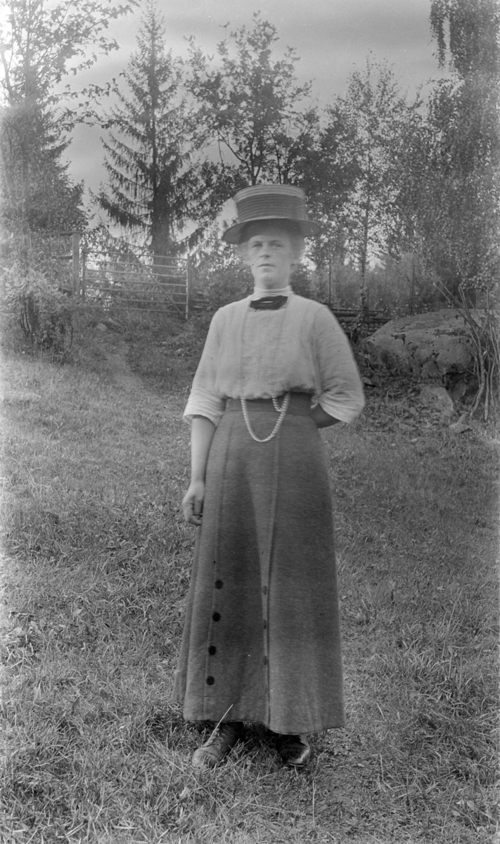 PORTR: MARTHA LUNDSTEIN (f. 1896), NES. 