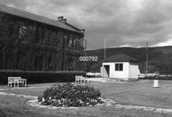 "1948  Inngangen til fabrikken"