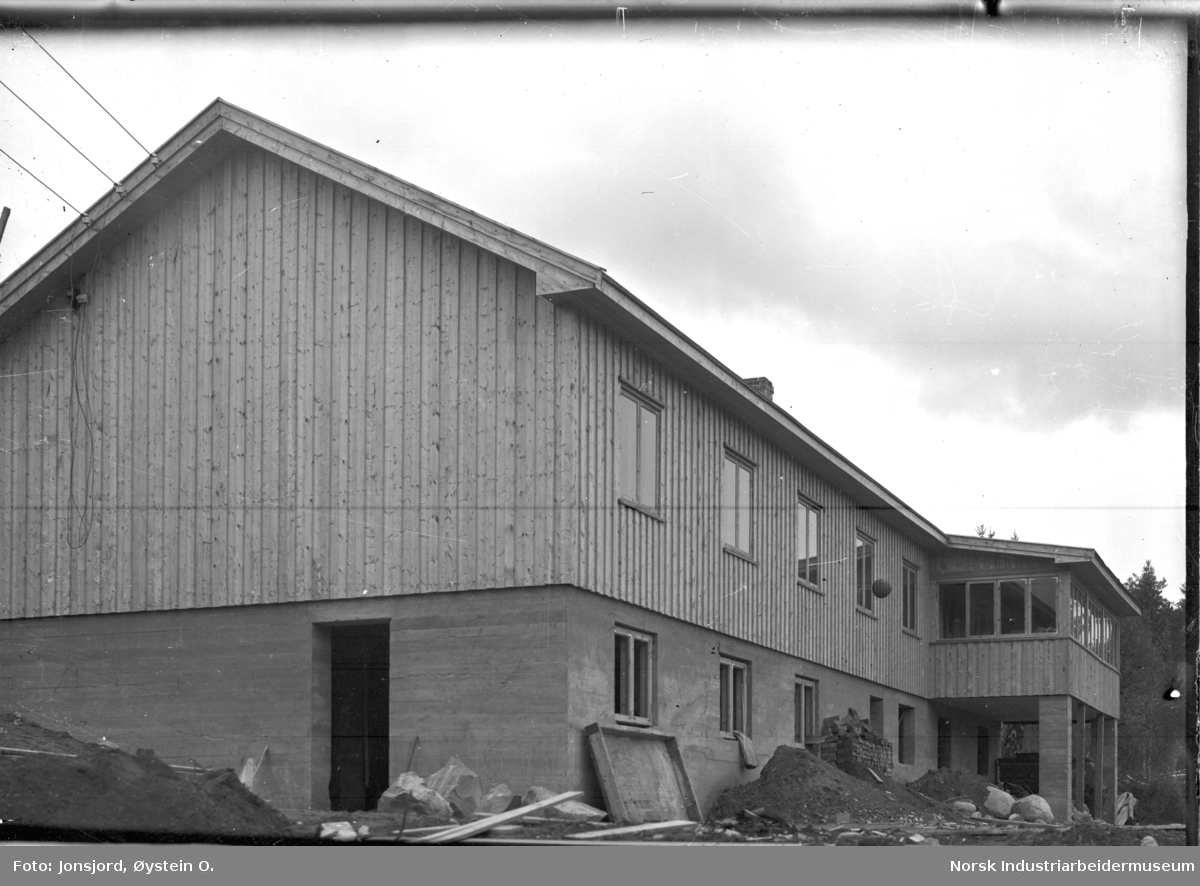 Ungdomsherberget i Fjelljom under bygging.