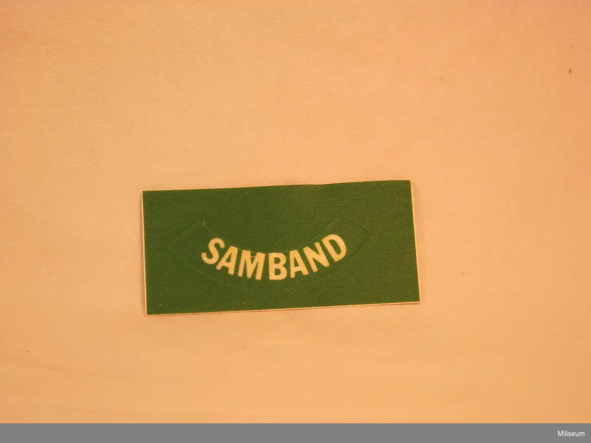 Tilläggstext i form av klisterdekal för 4.kompaniet Sambandsgrupp (SAMBAND) vid Svea Ingenjörregemente (Ing 1)

Klistrades på tilläggsteckenet för Svea Ingenjörregemente.