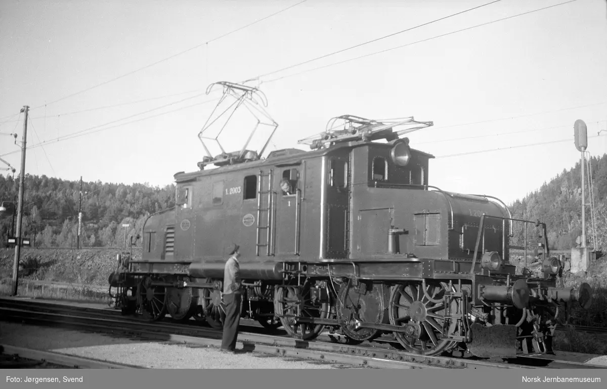 NSB elektrisk lokomotiv type El 1 nr. 2003 på Grovane