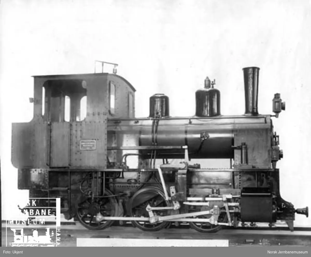 Leveransefoto av Statens Havnevesen damplokomotiv nr. 4 for Berlevåg moloanlegg