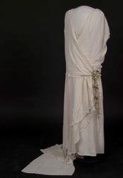 Kjole med krans og slør