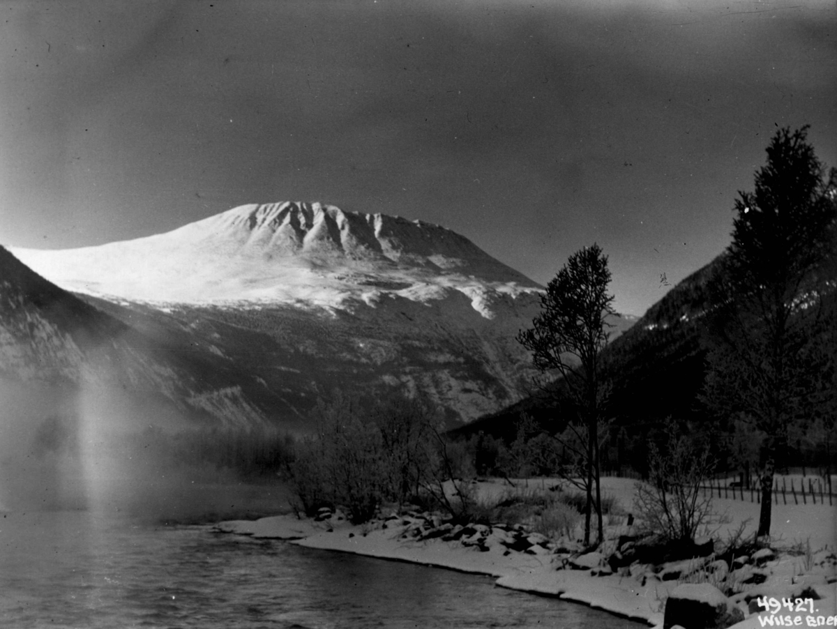 Vinter, sno, Gaustatoppen, Måna, Vestfjorddalen.