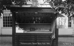 St. Hans feiring på Norsk Folkemuseum i 1916. Salgsbod