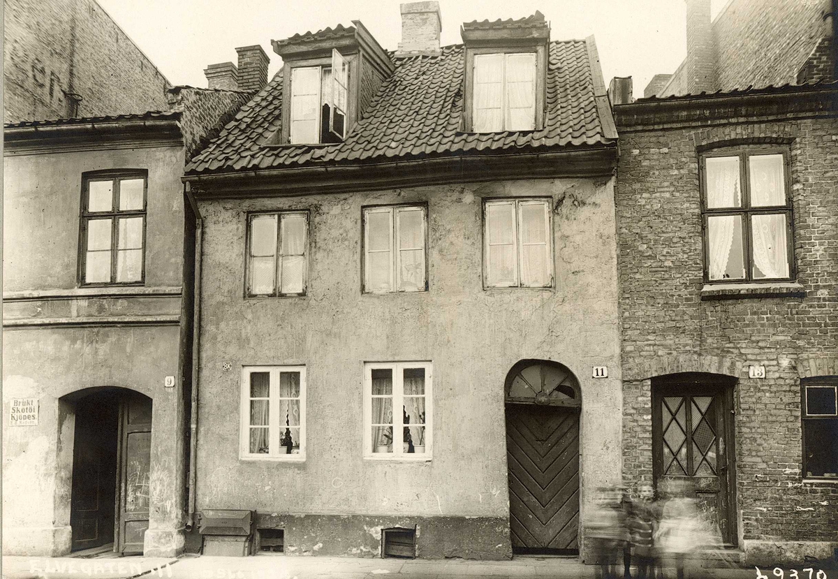Elvegata 11, Oslo. 1924. Murhus fotografert fra gata.