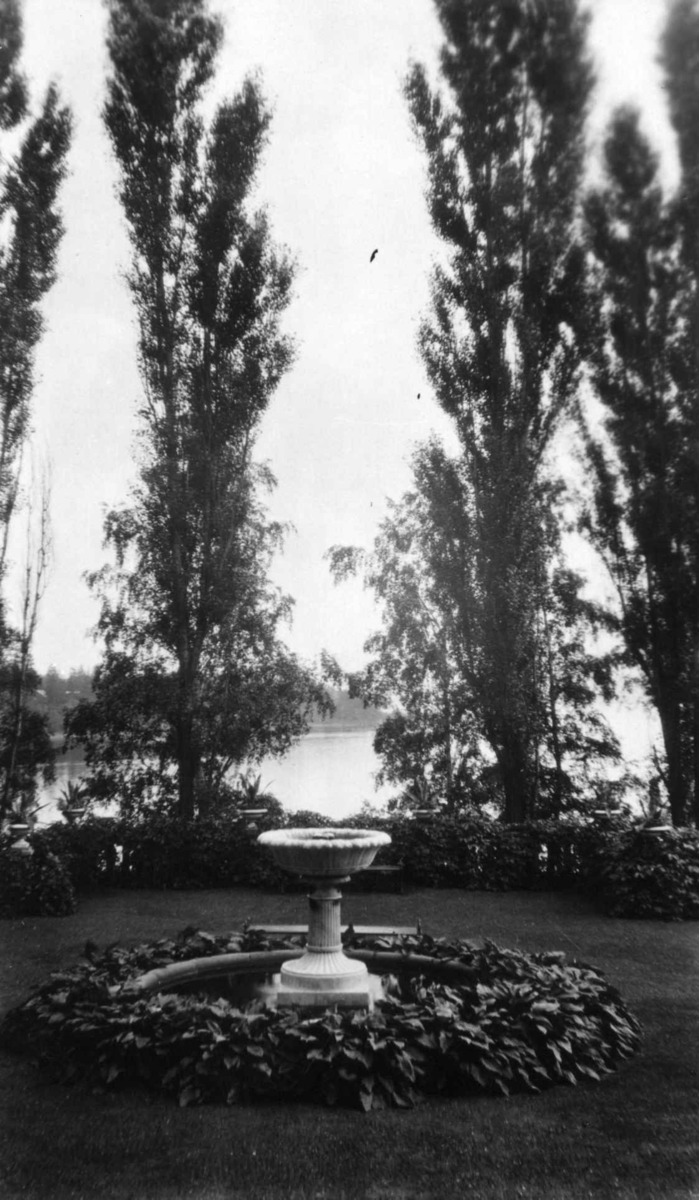 Vekkerø, Oslo. Fontene med dam i hagen.