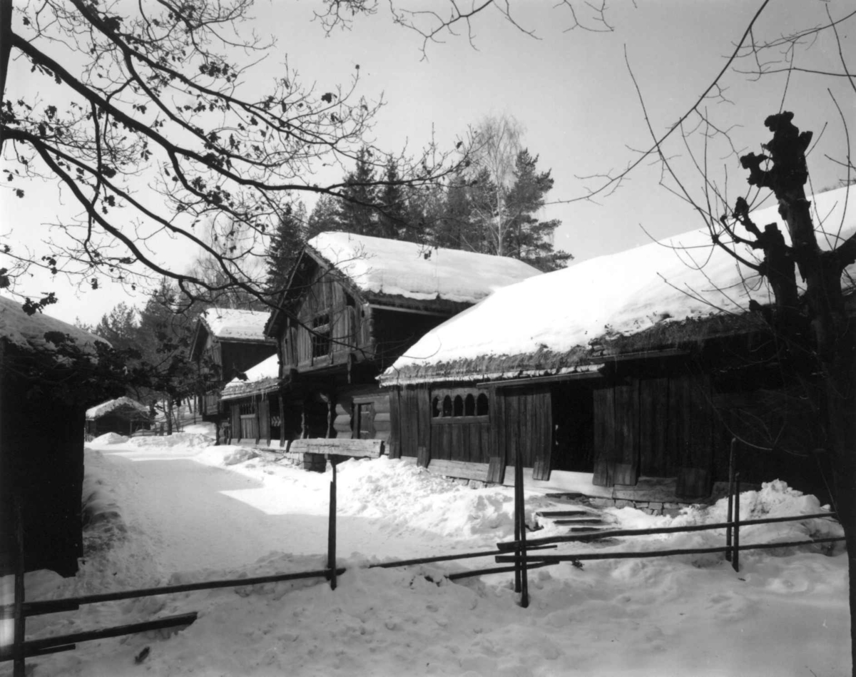 Setesdalstunet på Norsk folkemuseum. Fotografert av Sjur Fedje, mars 1969.