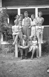 Johannes og Jofrid Smith med barna, Dordi og Fritjof Arentz 