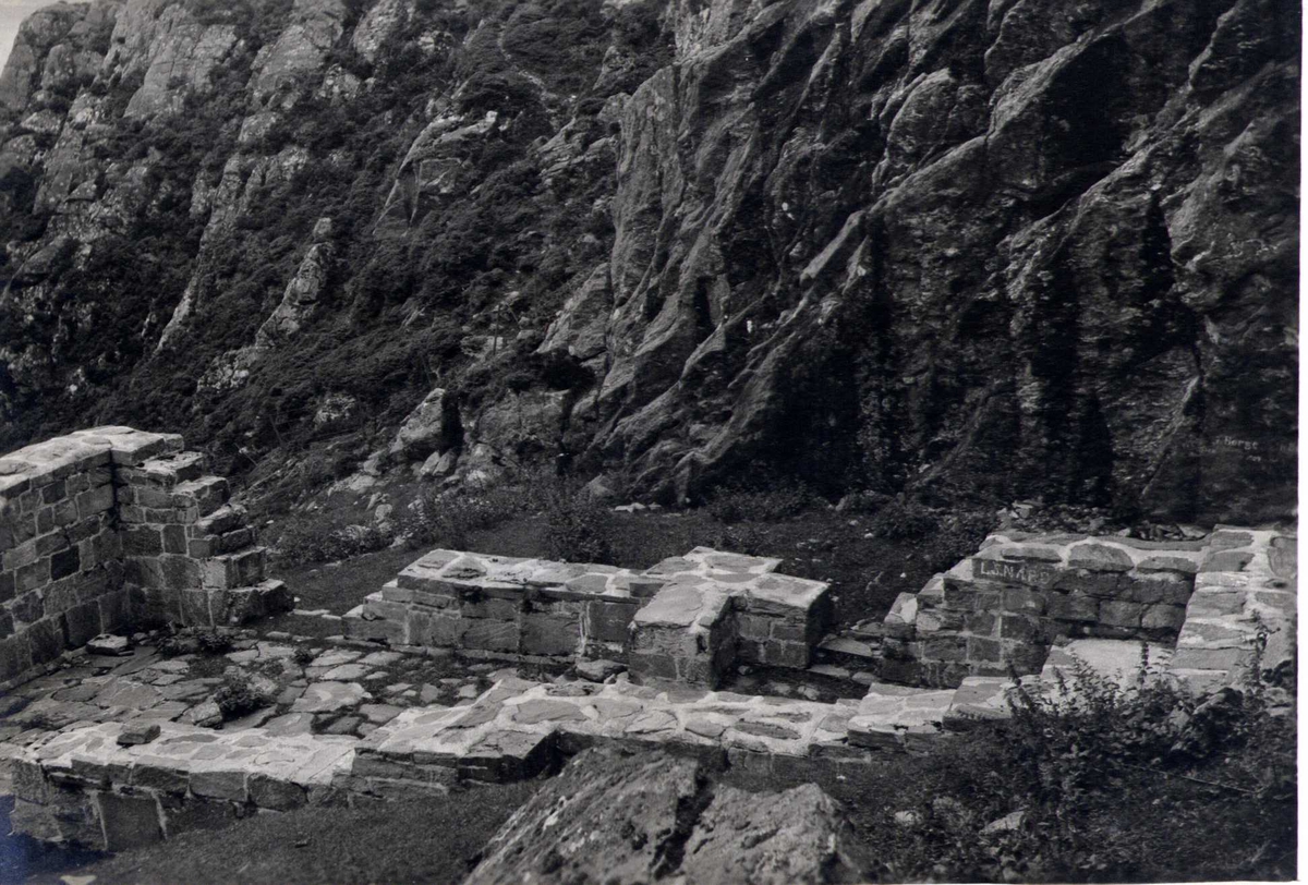 Ruiner av Selje kloster, Sunnivakirken, Sogn og Fjordane.
