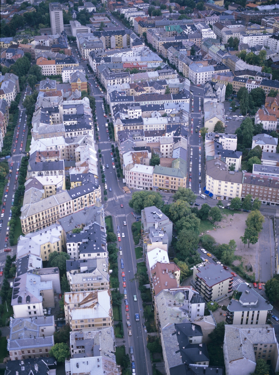 Flere kvartaler bygårder i Oslo sett ovenfra. llustrasjonsbilde fra Bonytt 1986.