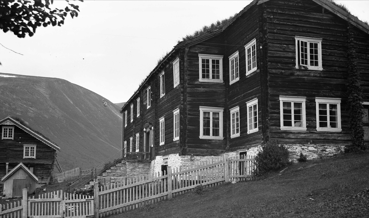 Hovedbygning, Vinndal, Lønset, Oppdal, Sør-Trøndelag. Fra album. Fotografert 1940. 