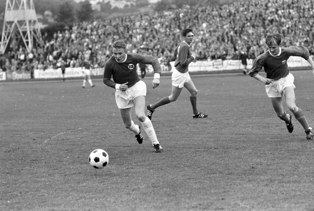 Serie. Landskamp i fotball mellom Norge og Island. Fotografert 25. juli 1969.