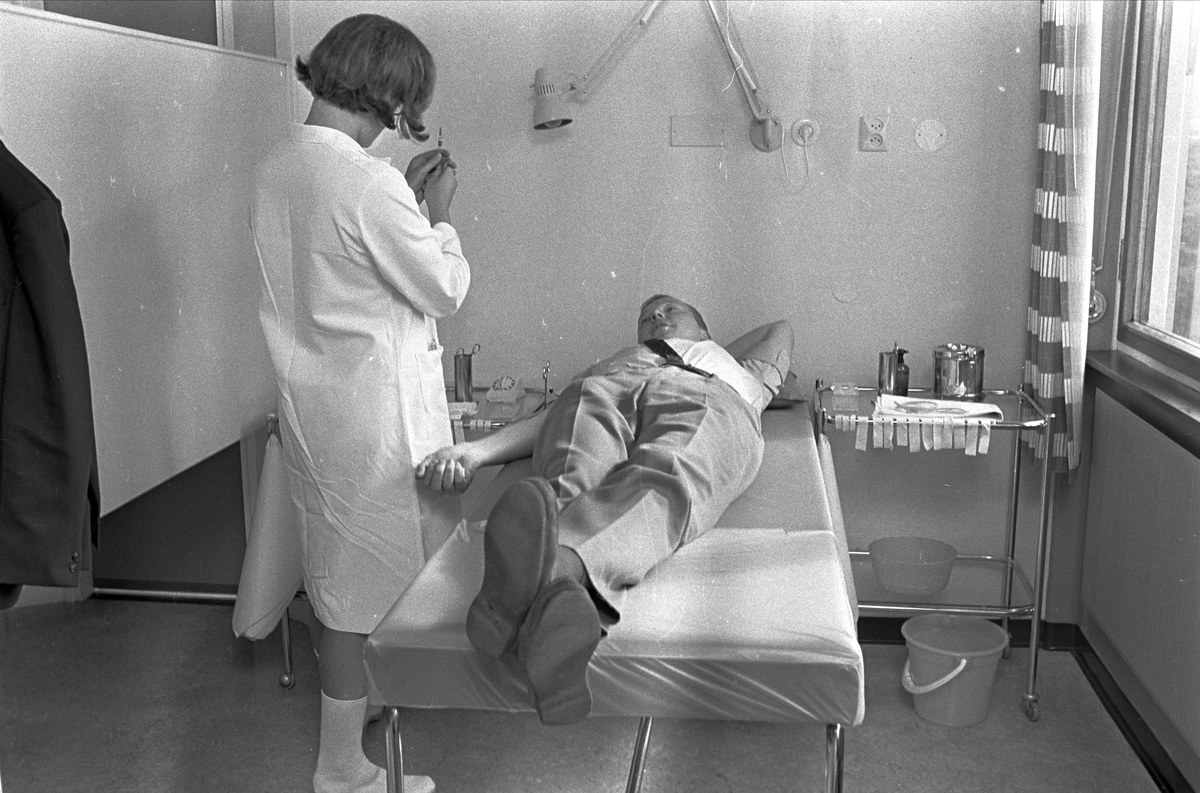 Serie. Fra blodbanken på Ullevål sykehus, Oslo.Fotografert 10. aug. 1967.