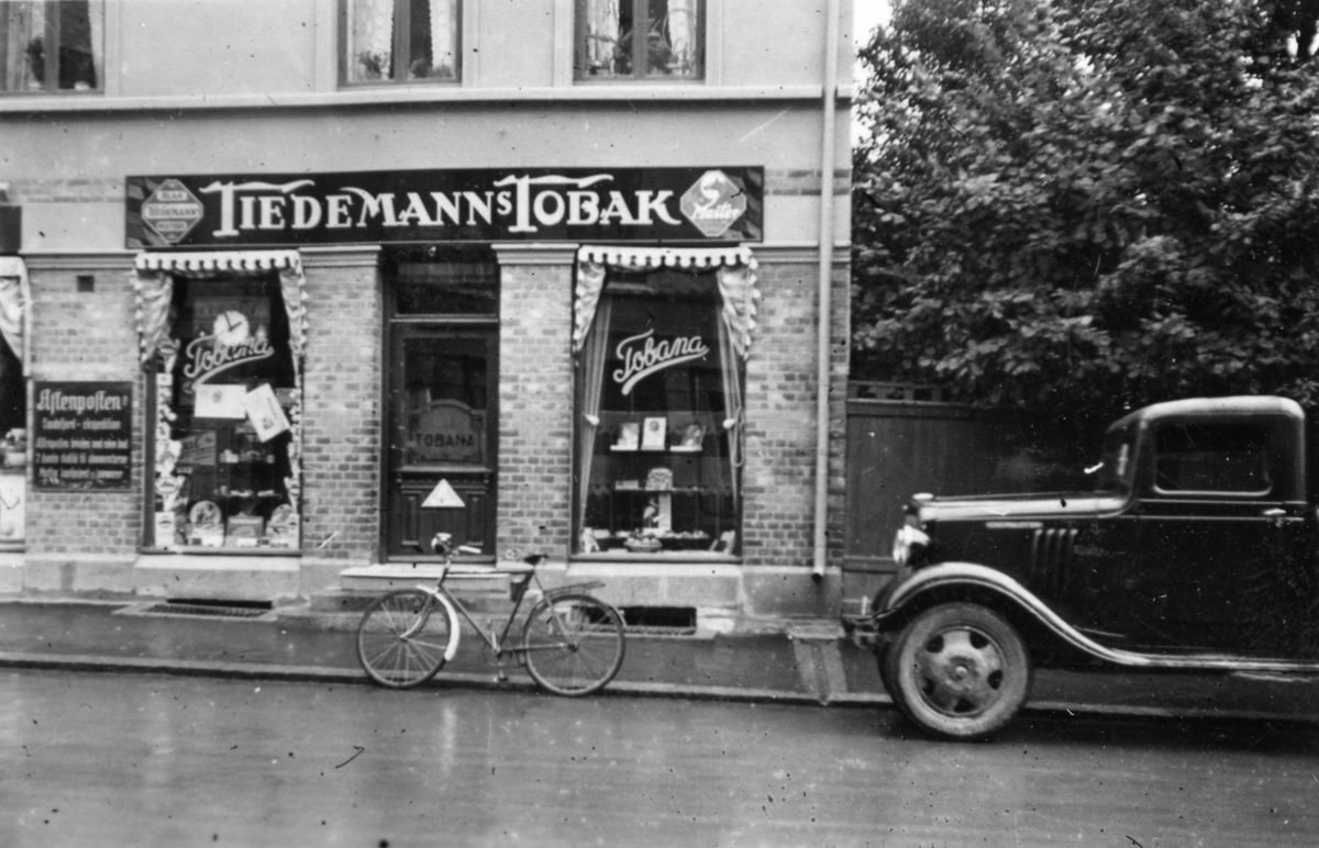 Forretningen Tobana i Sandefjord, 1937.