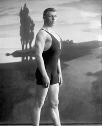 Portrett, en bryter i bryterdrakt. Gundersen.