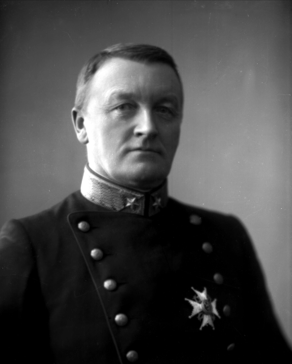 Portrett av Jens Kristian Meinich Bratlie som generalkrigskommisær.