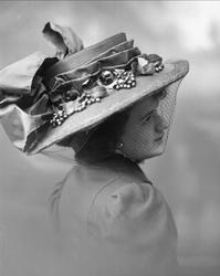 Portrett, Gudrun Klausen, danser, koreograf.