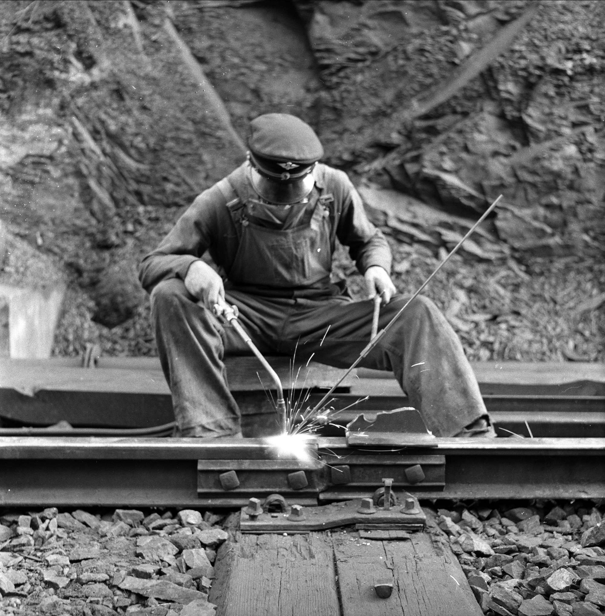 Arbeider på jernbanespor. 21.05.1953. NSB.