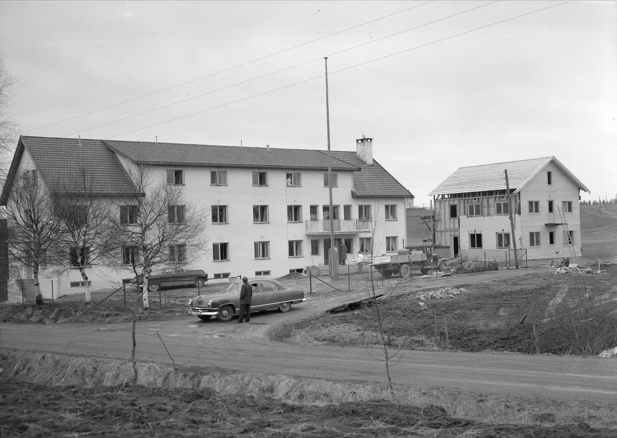 Nannestad, Akershus, april 1954. Pleiehjem, bygninger.