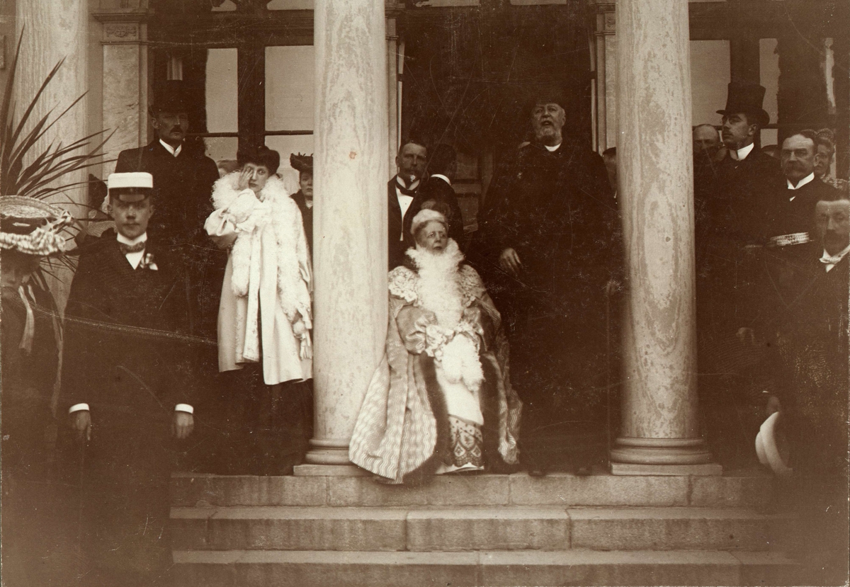 Drottning av Sverige, regent 1872-1907. Även Drottning av Norge 1872-1905