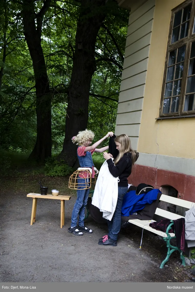 Svindersviksdagen - en 1700-talsdag för hela familjen 
lördagen den 14 juni. Barn provar kläder och sminkar sig efter tidens mode.

