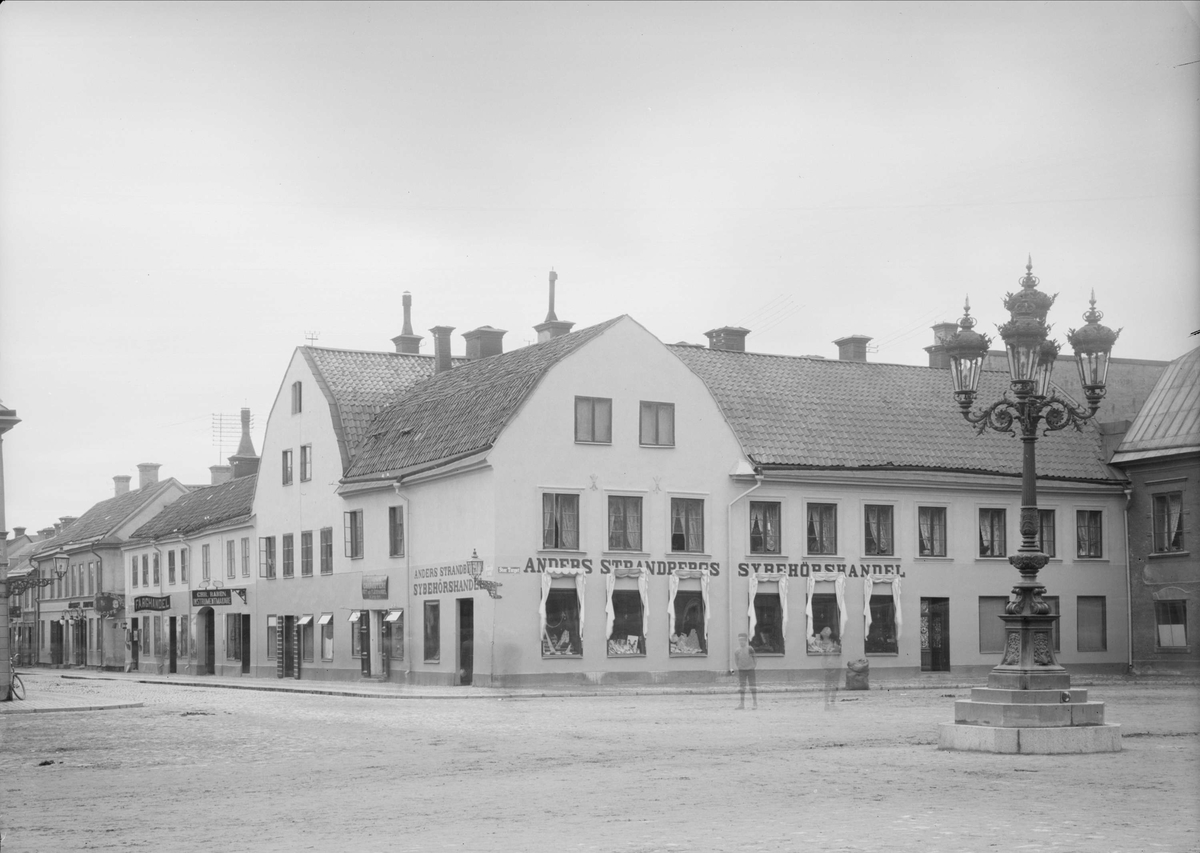 Hörnet Kungsängsgatan - Stora Torget, med Rudbeckska gården från norr, Uppsala 1901 - 1902