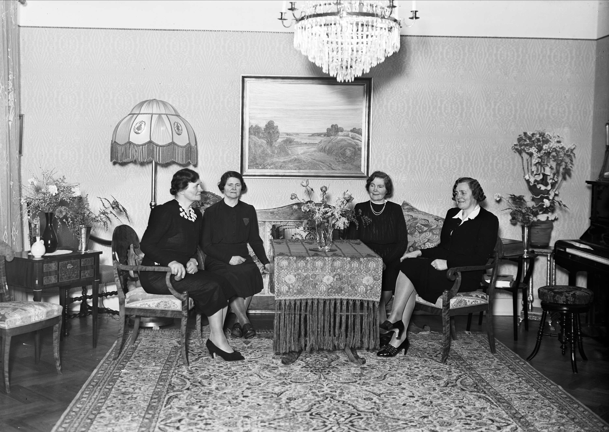 Fru Borg fyller 50 år, Väderkvarnsgatan 52, Fålhagen, Uppsala 1943